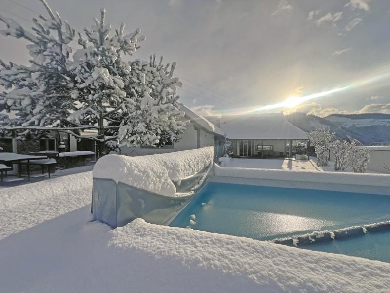 Preview: Winterabdeckhaube für Rollladen